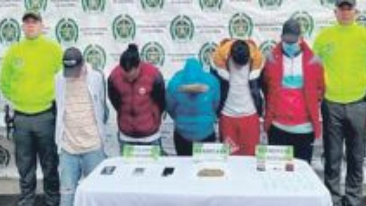 Duro golpe a la delincuencia: desarticularon 5 bandas en Soacha En los últimos días, la Policía del municipio de Soacha dio un golpe contundente a la delincuencia con la captura de 31 presuntos pillos que conformaban cinco bandas en Soacha conocidas como ‘Los Mesa’, ‘Los Muña’, ‘Los San Rafael’, ‘Los Ducales’ y ‘Los Pochos’.