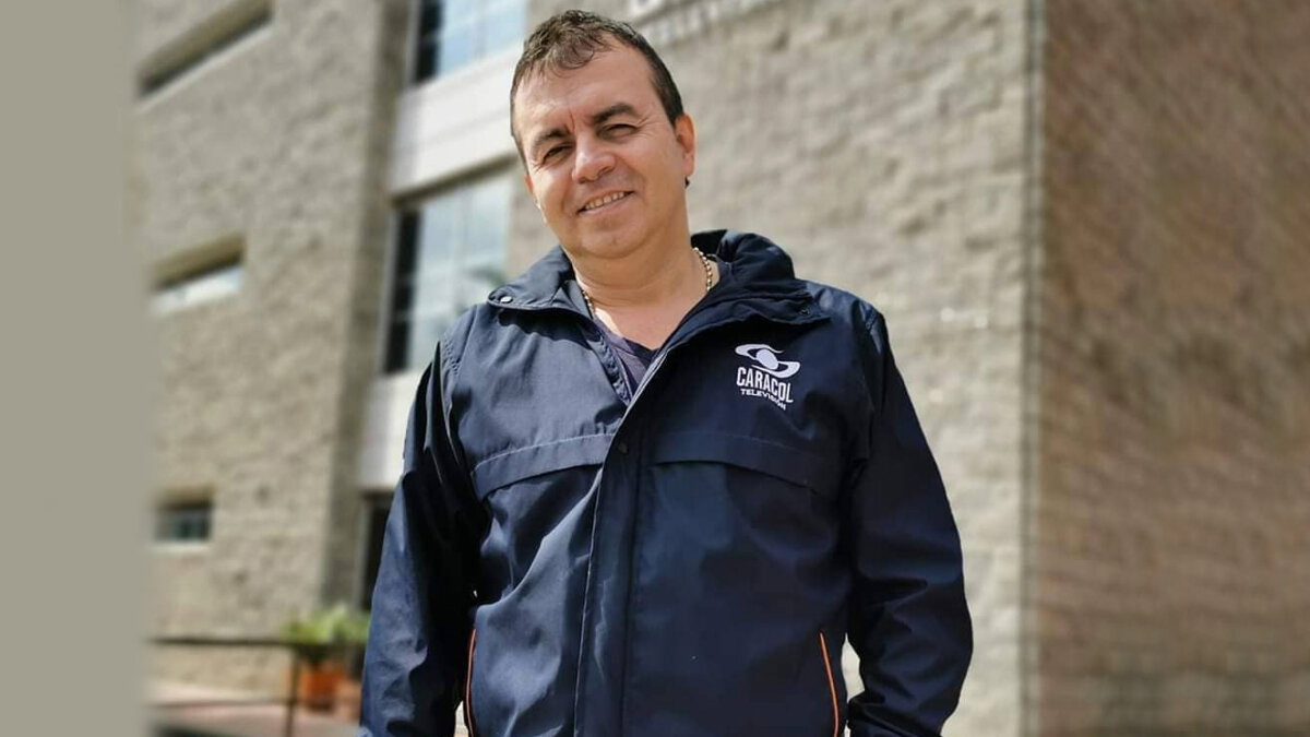 El humorista 'Carroloco' dice que le hicieron brujería: tenía asqueroso elemento en el ombligo El humorista de ‘Sábados Felices’ Juan Guillermo Zapata, más conocido como&nbsp;‘Carroloco’, aseguró durante una entrevista en el programa&nbsp;‘La Red’, del Canal Caracol,&nbsp;que&nbsp;fue víctima de brujería&nbsp;y reveló la escalofriante experiencia que le tocó vivir.