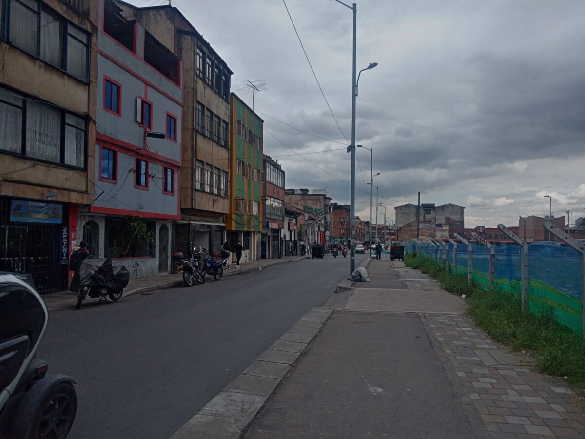 Envían a la cárcel a mamá de bebé que murió en pagadiario del centro Luego de que la Policía Metropolitana de Bogotá emitiera una orden de captura en contra de &nbsp;Yeffri Oneill Rodríguez Márquez, padrastro de la bebé de dos años que murió al interior de un pagadiario del centro de Bogotá, hace pocos minutos se conoció que la mamá de la menor fue enviada a un establecimiento carcelario.