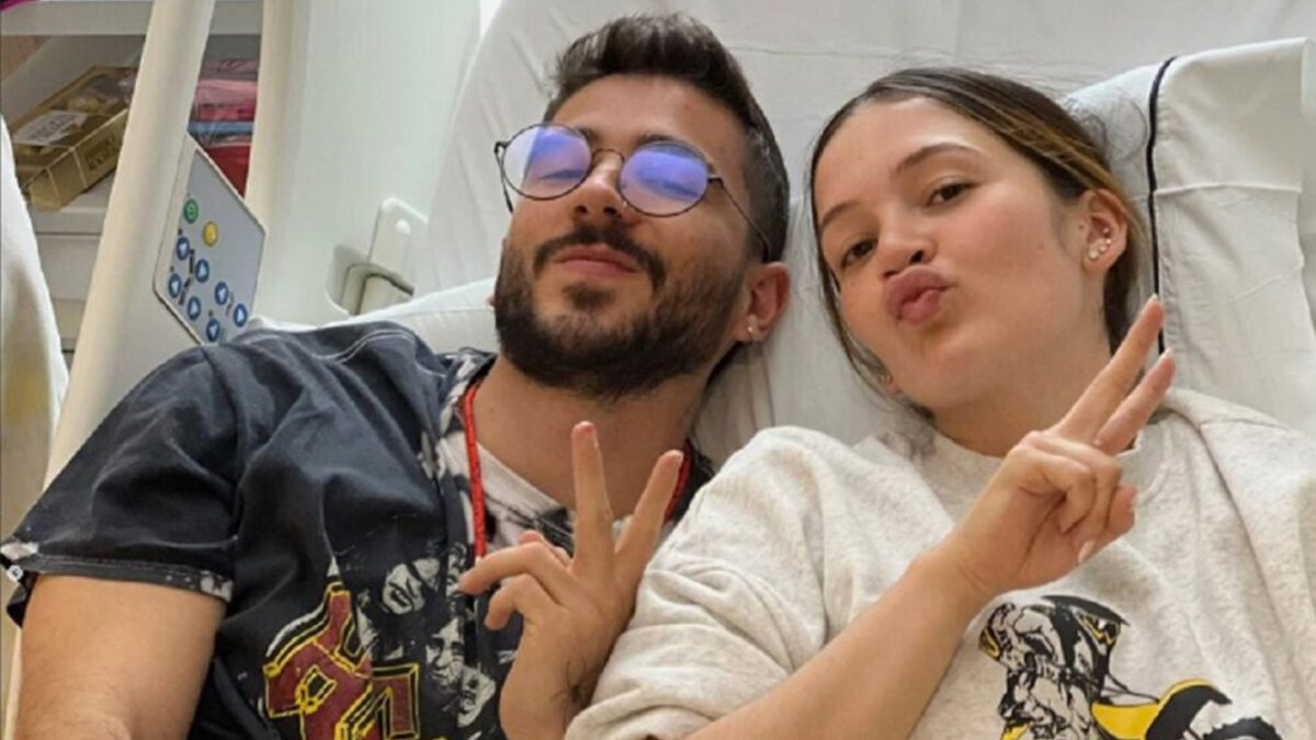 Ex de Lina Tejeiro no se quedó callado y se defendió de las críticas El romance fallido de la actriz Lina Tejeiro y el cantante Juan Duque continúa dando de qué hablar. Luego de la repentina separación de los artistas, los internautas le han dejado múltiples comentarios negativos al joven en sus redes sociales, pero le sacaron la piedra y este rompió el silencio.