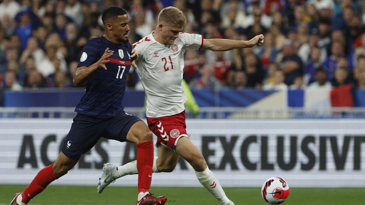Francia, primer clasificado a octavos en el Mundial tras ganar a Dinamarca (2-1) 2 Francia, primer clasificado a octavos en el Mundial tras ganar a Dinamarca (2-1) Con doblete de Kylian Mbappé, Francia superó por 2-1 a Dinamarca este sábado en Doha y se clasifica para los octavos de final del Mundial de Catar, donde aspira a revalidar el título logrado hace cuatro años en Rusia.