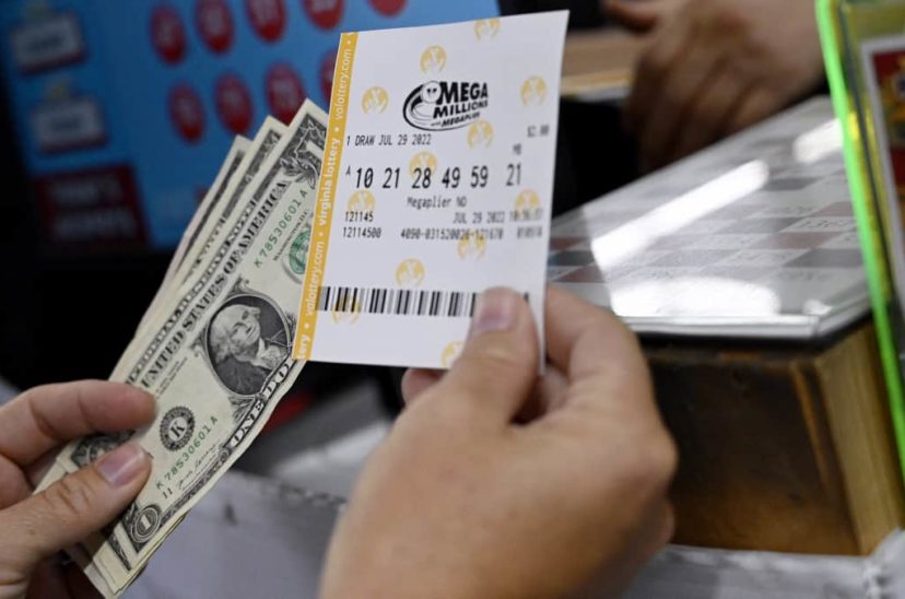¡Extraño! Hombre se ganó la lotería pero no le dijo a su familia Ganarse la lotería es el sueño que muchas personas tienen, y es que con la situación económica en el mundo, un billetico extra no caería nada mal, además, el poderlo compartir con los seres queridos sería uno de los primeros pensamientos que uno tendría.