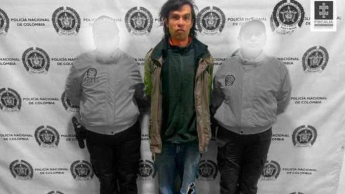 "Le saltaba en las costillas y le pisaba la cabeza": revelan cómo mataron a Juan Pablo Nuevos y macabros detalles del asesinato de Juan Pablo González, salieron a la luz. El hombre, que estaba acusado de abusar de una menor de 17 años en una estación de TransMilenio, fue brutalmente golpeado por otros reclusos y los fuertes golpes le causaron la muerte.