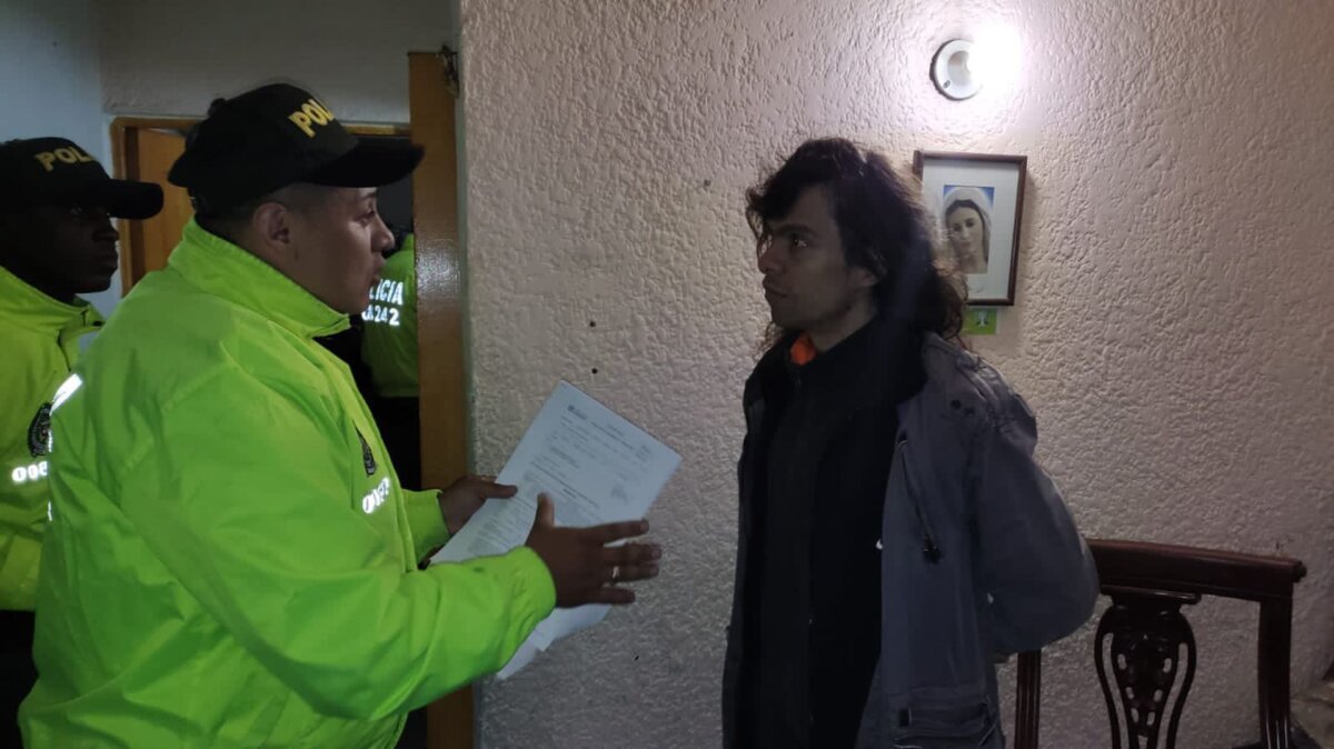 Lo obligaron a ingerir orines: se conocen detalles del crimen de Juan Pablo en la URI 1 Lo obligaron a ingerir orines: se conocen detalles del crimen de Juan Pablo en la URI Poco a poco se conocen más escabrosos detalles del atroz crimen del acusado de abuso sexual, Juan Pablo González, quien fue ultimado al interior de la URI de Puente Aranda la tarde del sábado 6 de noviembre luego de que fuera capturado por haberse aprovechado de una menor de edad en la estación de TransMilenio La Castellana.