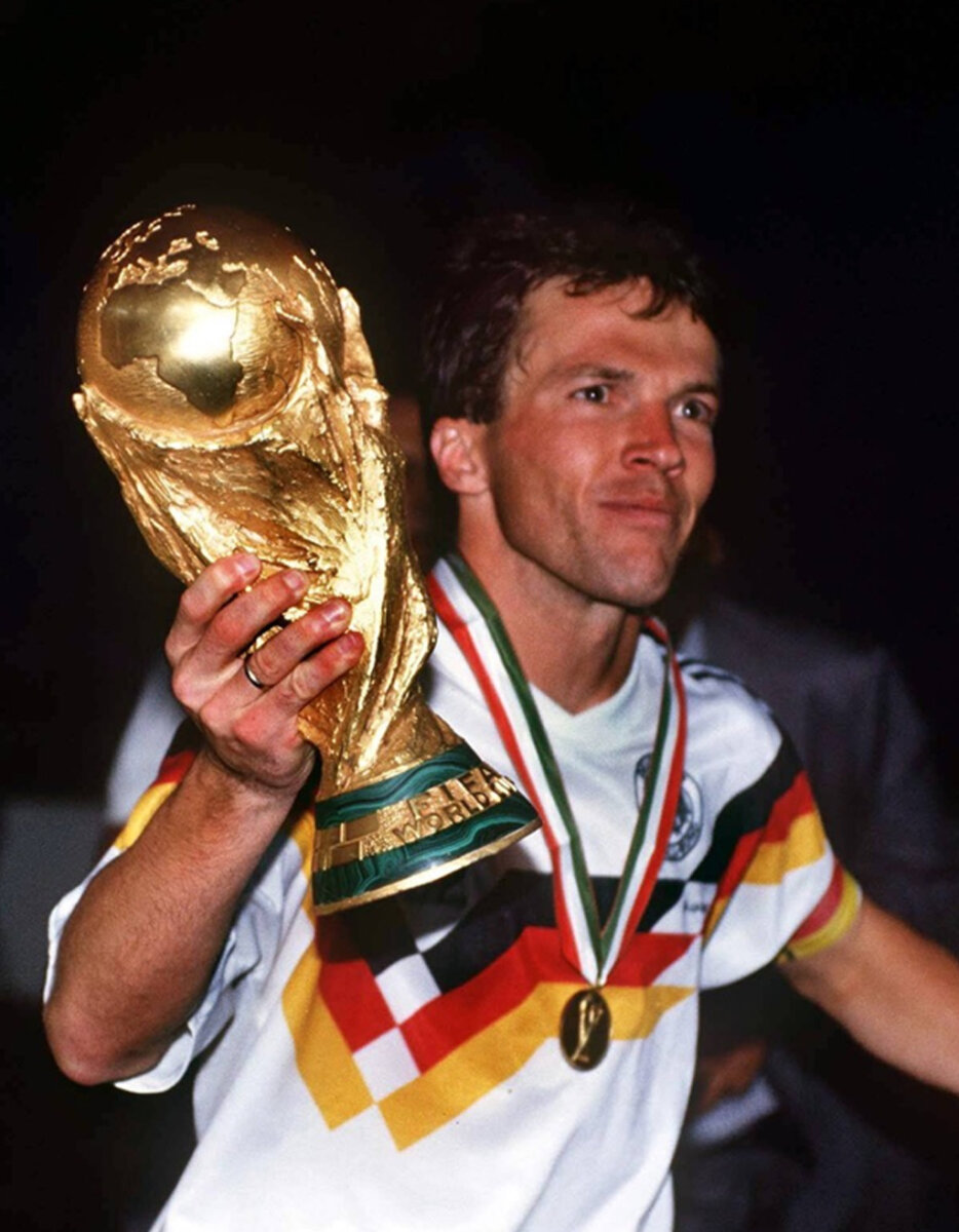 Los jugadores con más mundiales Por eso Q’HUBO le hace un recuento de los futbolistas que han disputado más Copas del Mundo, antes de que Cristiano Ronaldo y Lionel Messi ingresen a este selecto grupo de inolvidables personajes.&nbsp;