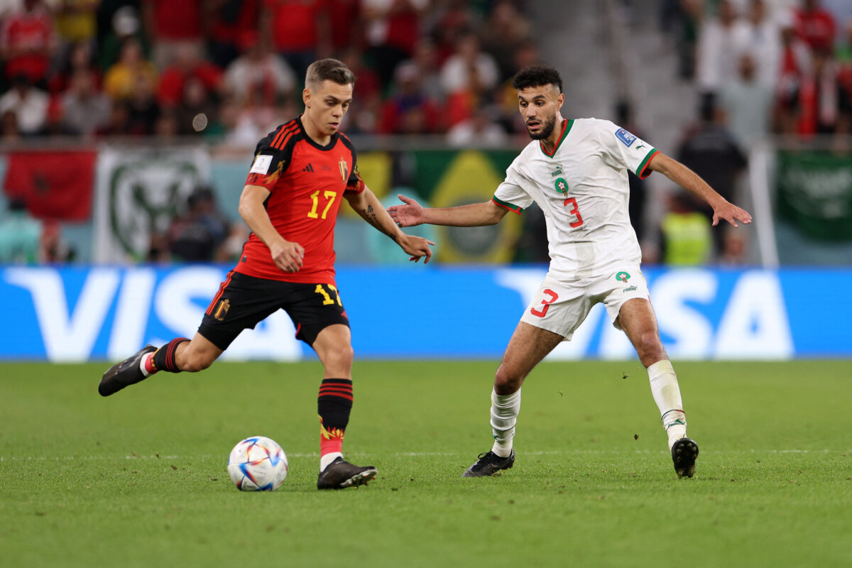 Marruecos protagoniza otra sorpresa en el Mundial al derrotar a Bélgica 2-0 1 Marruecos protagoniza otra sorpresa en el Mundial al derrotar a Bélgica 2-0 Bélgica no pudo asegurar el pase a los octavos de final del Mundial, este domingo, tras caer 2-0 con Marruecos, que ve más cerca la siguiente fase en Catar gracias a esta victoria en el estadio Al Thumama de Doha.