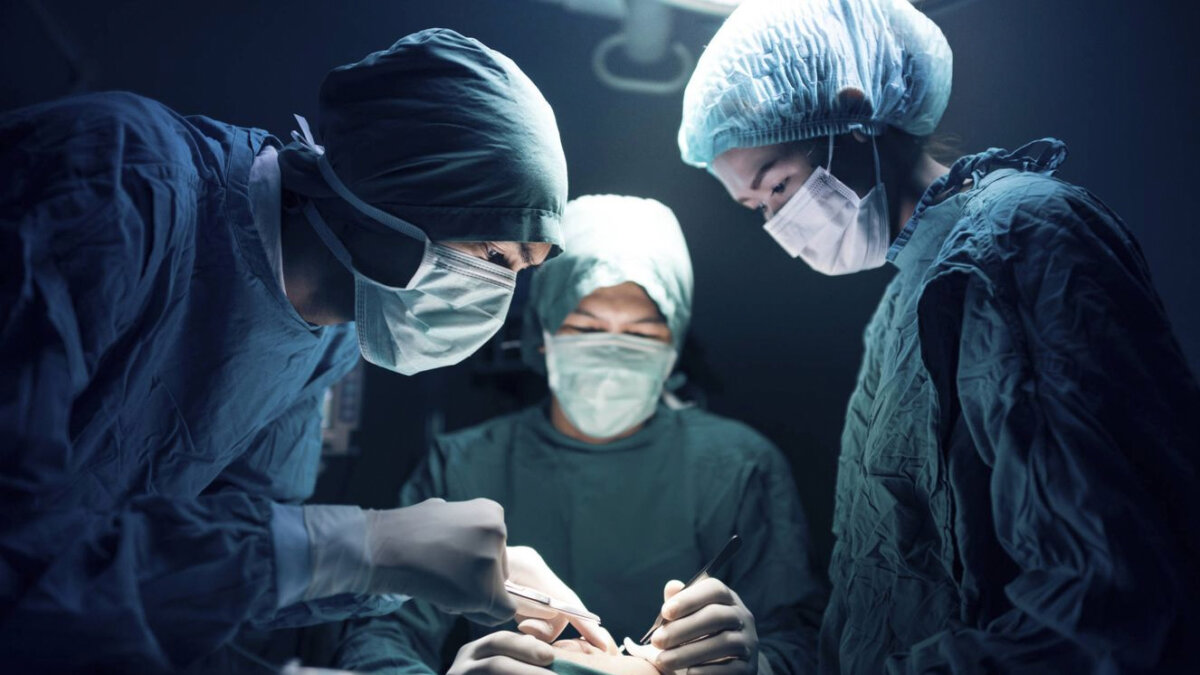 Mujer fue para que le extirparan el útero y le robaron los riñones Un verdadero drama enfrenta una mujer que acudió a un centro de salud tras presentar problemas con su útero y al ingresar a cirugía para poder extirparlo, el médico terminó robándole sus riñones.
