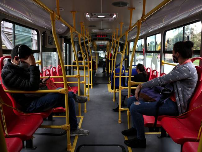 Nuevo caso de abuso sexual dentro de un Sitp: jovencita fue víctima de tocamientos Un aberrante caso de abuso sexual volvió a registrarse en Bogotá, esta vez al interior de un Sitp. Según relató la misma víctima a través de sus redes sociales, un sujeto se subió a su misma ruta y comenzó a tocarla y a amedrentarla dentro del transporte sin que ella pudiera defenderse.