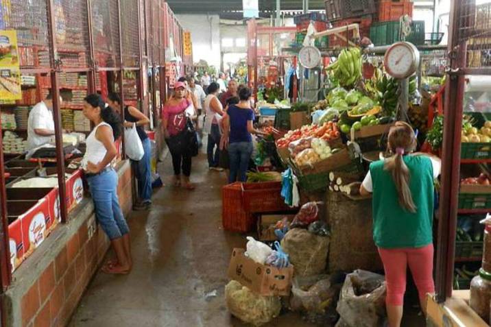 Riña a puñal en plaza de mercado 10 Riña a puñal en plaza de mercado Leonardo Calderón Quintero, conocido como alias ´Ñoño', fue asesinado un par de días después de haber salido de la cárcel. El crimen fue perpetrado en inmediaciones de una plaza de mercado en Piedecuesta (Santander).