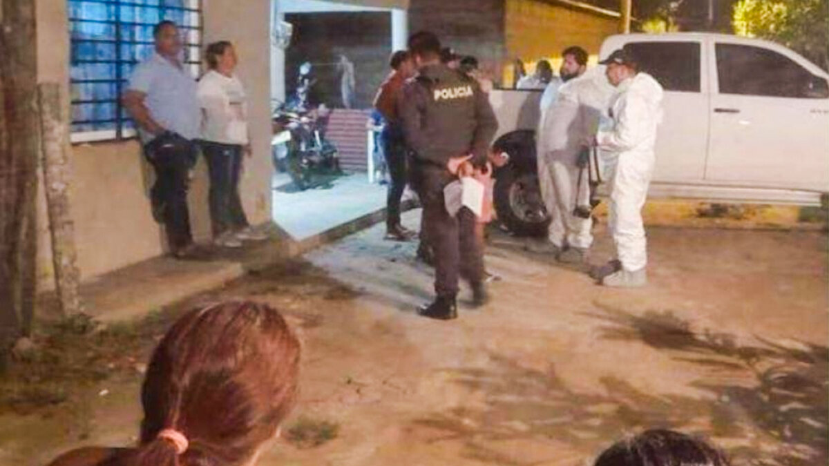 Padre murió de un infarto al encontrar el cuerpo sin vida de su hijo Los hechos se remontan al momento en que un hombre llegó a su casa y se encontró con una aterradora escena: su hijo, al parecer, se había quitado la vida y yacía muerto al interior de una de las habitaciones de la vivienda.