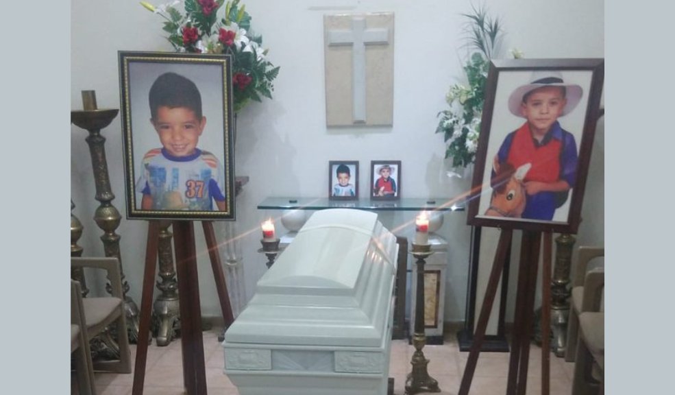 El cuerpo de Maximiliano ya fue entregado a su familia 1 El cuerpo de Maximiliano ya fue entregado a su familia En la mañana de este sábado, 19 de noviembre, Medicina Legal entregó el cuerpo del pequeño Maximiliano Tabares a su familia paterna en Segovia, Antioquia.