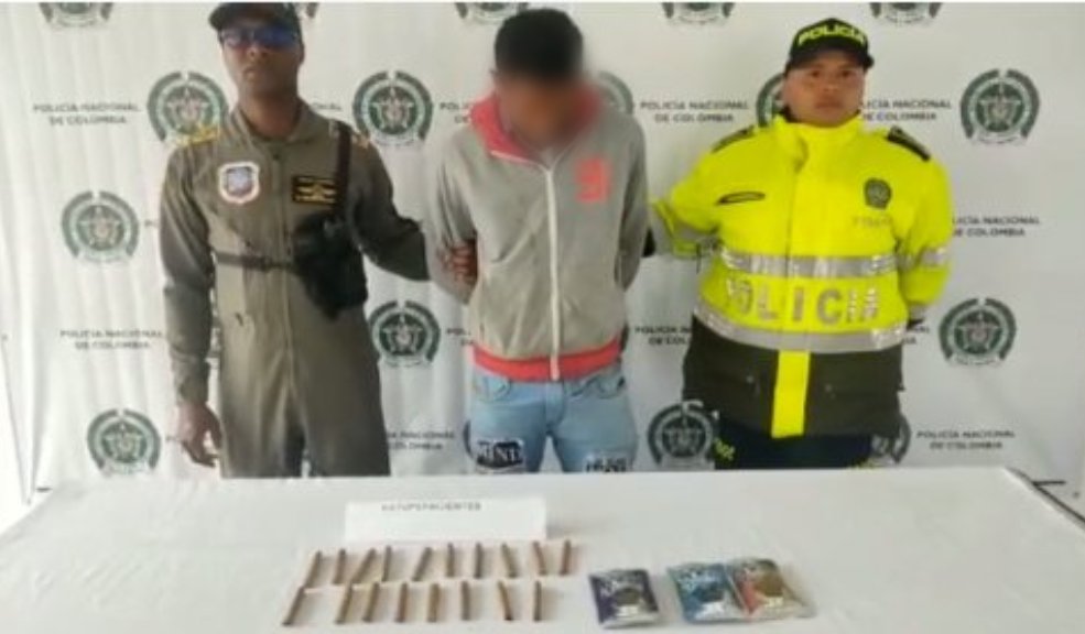 Policía capturó a 2 sujetos que vendían droga en Ciudad Bolívar 1 Policía capturó a 2 sujetos que vendían droga en Ciudad Bolívar La Policía Metropolitana logró la captura de 2 sujetos, miembros de la banda criminal conocida como 'Los del Berna', quienes se dedican a la venta de droga en la localidad de Ciudad Bolívar, sur de Bogotá.