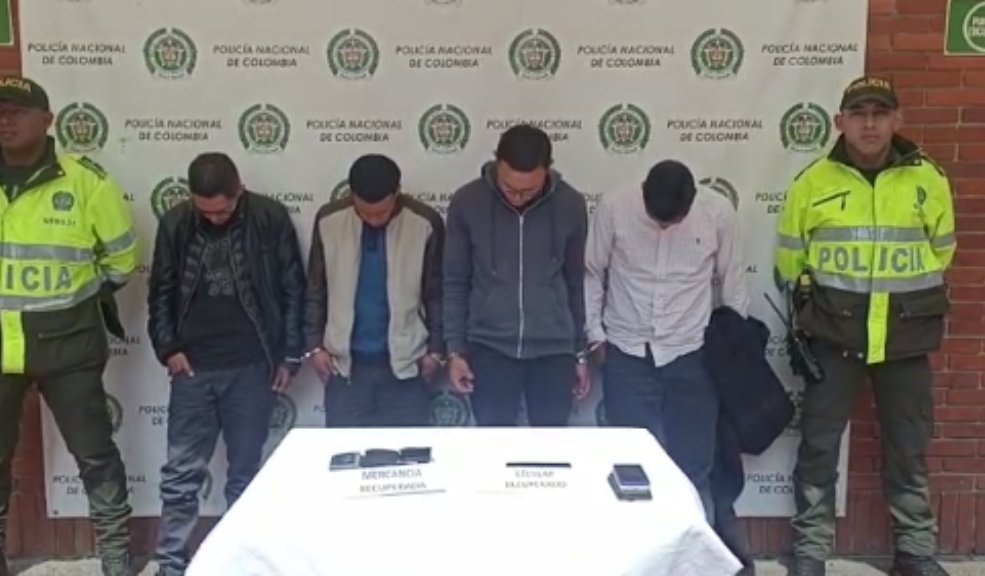 Cayeron 3 bandas criminales dedicadas a robar taxistas en Bogotá 7 Cayeron 3 bandas criminales dedicadas a robar taxistas en Bogotá La Policía de Bogotá logró en las últimas horas la captura de 13 personas que pertenecían a diferentes bandas criminales que se dedicaban a robar taxistas en diferentes localidades de la capital.