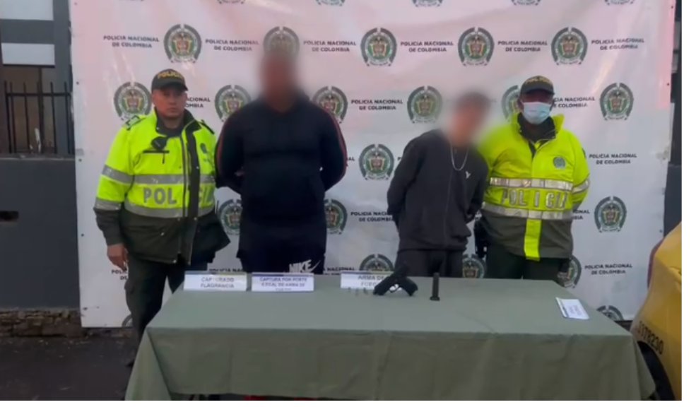 Cayeron 3 bandas criminales dedicadas a robar taxistas en Bogotá 1 Cayeron 3 bandas criminales dedicadas a robar taxistas en Bogotá La Policía de Bogotá logró en las últimas horas la captura de 13 personas que pertenecían a diferentes bandas criminales que se dedicaban a robar taxistas en diferentes localidades de la capital.