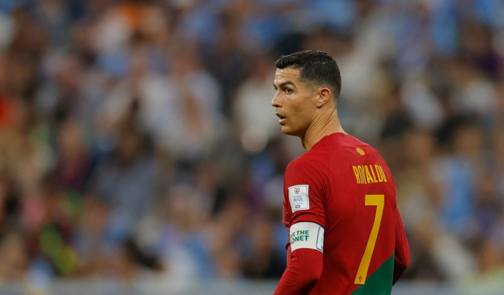 CR7 ya tendría nuevo equipo y ganaría más de un billón de pesos por temporada 7 CR7 ya tendría nuevo equipo y ganaría más de un billón de pesos por temporada El portugués Cristiano Ronaldo se quedó sin equipo en pleno Mundial, luego de que el Manchester United decidiera terminar con su contrato, sin embargo, el delantero volvió a ser noticia.