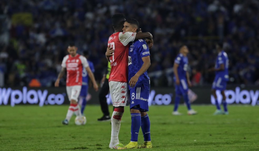 Empate en el clásico: Millos y Santa Fe, sin final 2 Empate en el clásico: Millos y Santa Fe, sin final El clásico terminó en empate (1-1) en El Campín con un tremendo partidazo en el que tanto Santa Fe como Millonarios quedaron por fuera de la final de la Liga BetPlay 2022-II.