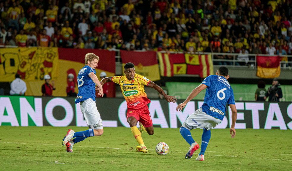 Millos cayó ante el Pereira 1 Millos cayó ante el Pereira Con este resultado Santa Fe es líder en la tabla con 8 puntos, luego de eliminar a Junior, Millos se queda en el segundo puesto con 7 y el Pererira se mete en la pelea final con 6 puntos.