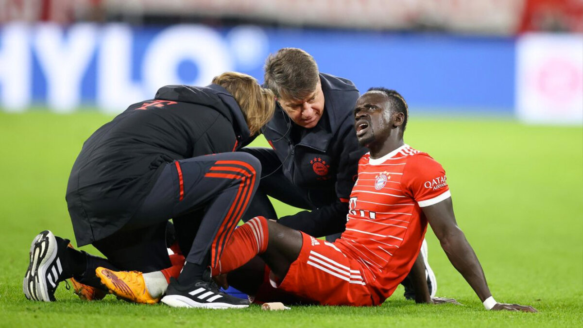 ¿Sadio Mané se baja del avión al Mundial de Catar? Crece la preocupación por el atacante senegalés, Sadio Mané, pues sufrió una lesión el pasado martes 8 de noviembre con el Bayern Múnich, quien enfrentó al Werder Bremen en el encuentro que corresponde a la Bundesliga, donde se llevaron la victoria (6-1).