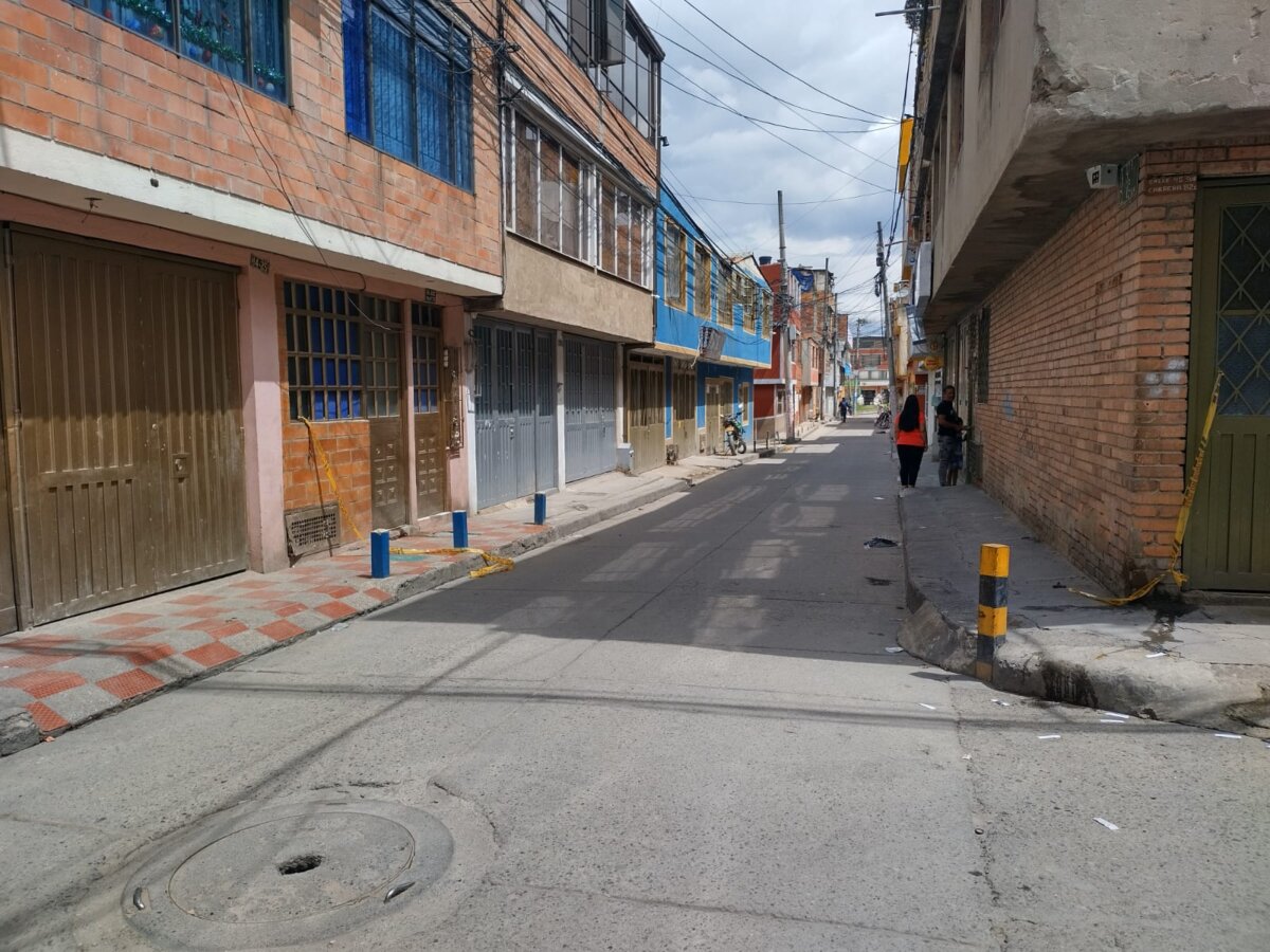 Su mujer lo mató a puñal en Kennedy En horas de la noche de este sábado, una mujer conmocionada se contactó con el CAI Britalia (de Kennedy) para notificar que su esposo agonizaba. Una vez arribaron las autoridades al lugar, se percataron de que la misma mujer que los había llamado, era la responsable de un brutal ataque a su pareja, Javier Sneider Barón, quién murió minutos después por la gravedad de las lesiones. La mujer fue capturada.