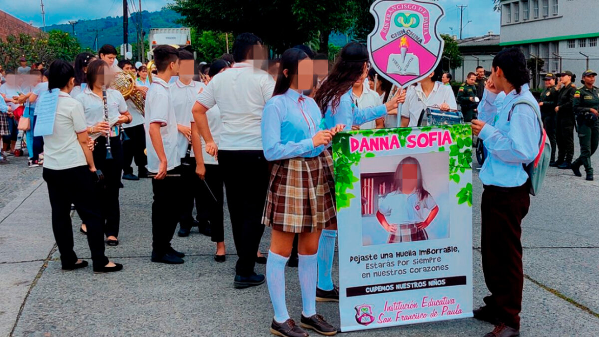 Sujeto que secuestró y asesinó a niña de 6 años, tenía una condena por feminicidio Al parecer el individuo aprovechó que la puerta de la casa de la niña estaba abierta el domingo 20 de noviembre y habían varias personas departiendo para llamarla por su nombre y llevársela. Posteriormente se la llevó hasta el río, lugar en donde fue hallada horas más tarde.