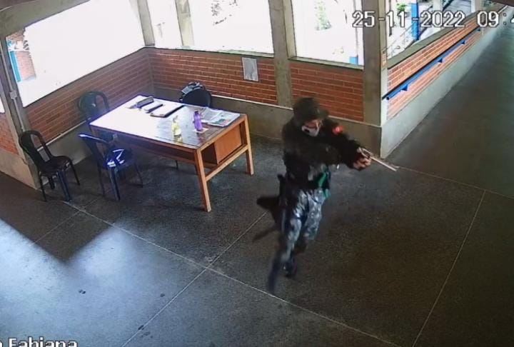 Adolescente protagonizó tiroteo en dos escuelas y dejó 3 muertos ¡Horror en Brasil! Un adolescente propició un tiroteo en dos colegios al interior del país. Los hechos se presentaron en el municipio de Aracruz, donde un menor de edad irrumpió en dos colegios para dispararle a quienes se le atravesaran. Hasta el momento se registran tres víctimas fatales.