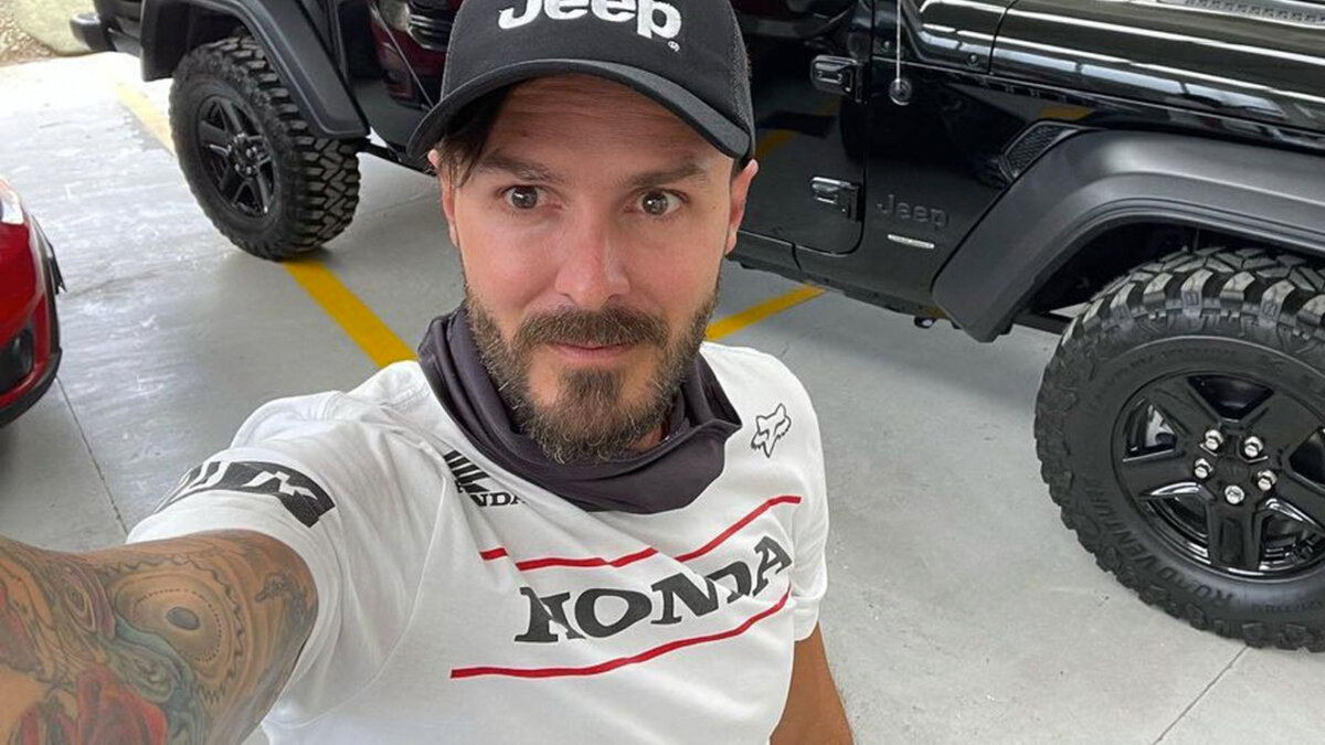 Tatán Mejía reveló la razón por la que ya no monta en moto Tatán Mejía lleva el motocross en su sangre, pues, desde sus 8 años se dedicaba a manejar motos. Competencia tras competencia le dio logro tras logro, pero desde hace algún tiempo decidió dejar a un lado su pasión.
