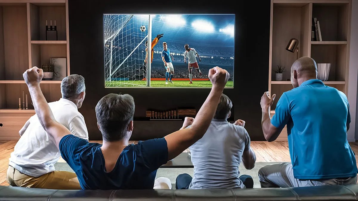 Televisores para vivir el mundial al pie de la cancha 1 Televisores para vivir el mundial al pie de la cancha Pero para quienes aún no se deciden por cuál televisor comprar o quienes quieren aprovechar las ofertas que llegan ahora con los Black Days de los diferentes comercios, hoy en Qhubo Tecnología les traemos algunos consejitos que pueden servirles de ayuda y hacer una compra con la cual lo más satisfechos posible. No se trata de ser un experto ni de conocer mucho de especificaciones técnicas, solo de tener algunos conceptos claros para elegir lo que en realidad deseamos.
