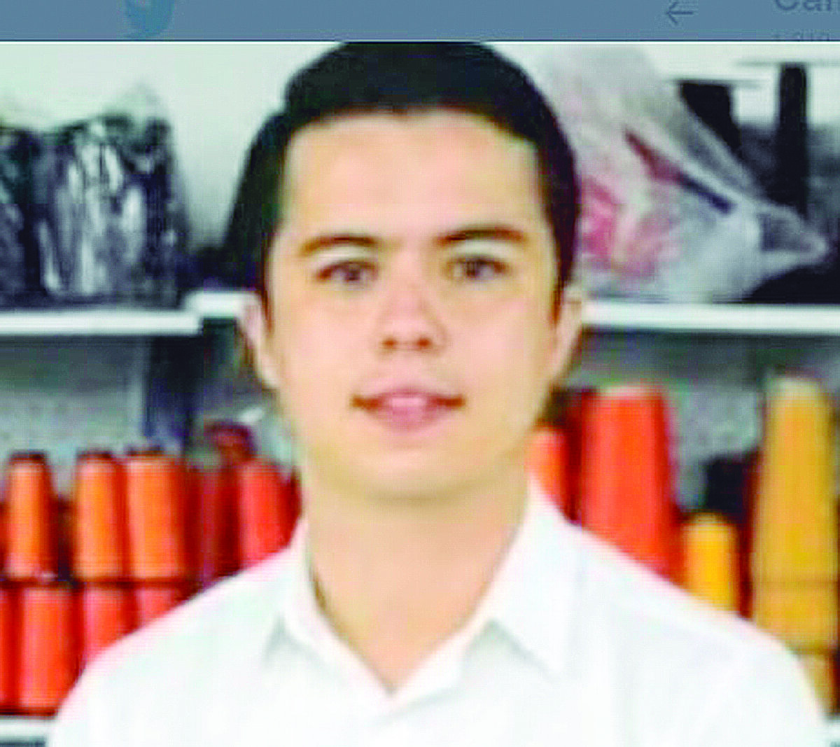 Tremendo tire y afloje por el 40% de aranceles De nuevo el sector textil y manufacturero vuelve a ser protagonista del día, pero esta vez por cuenta del anuncio que realizó el presidente Gustavo Petro al conocerse el borrador de decreto que pretendería cambiar el porcentaje que se cobra de arancel a los textiles importados. Pese a que la medida sería parcial, algunos sectores han celebrado la medida, mientras que otros consideran que se aumentaría el contrabando y la inflación.
