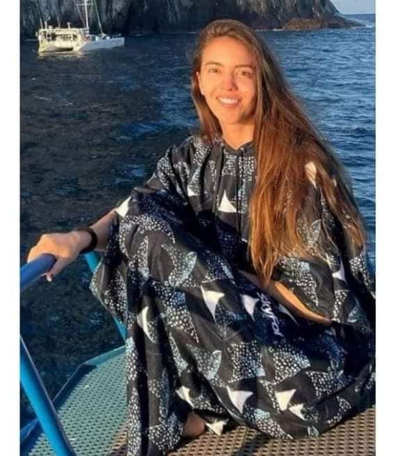 Turista murió tras ser embestida por una lancha en San Andrés Un trágico hecho se registró en la playa de White Watta, en San Andrés, luego que de una joven turista de 26 años muriera tras ser embestida por una lancha.