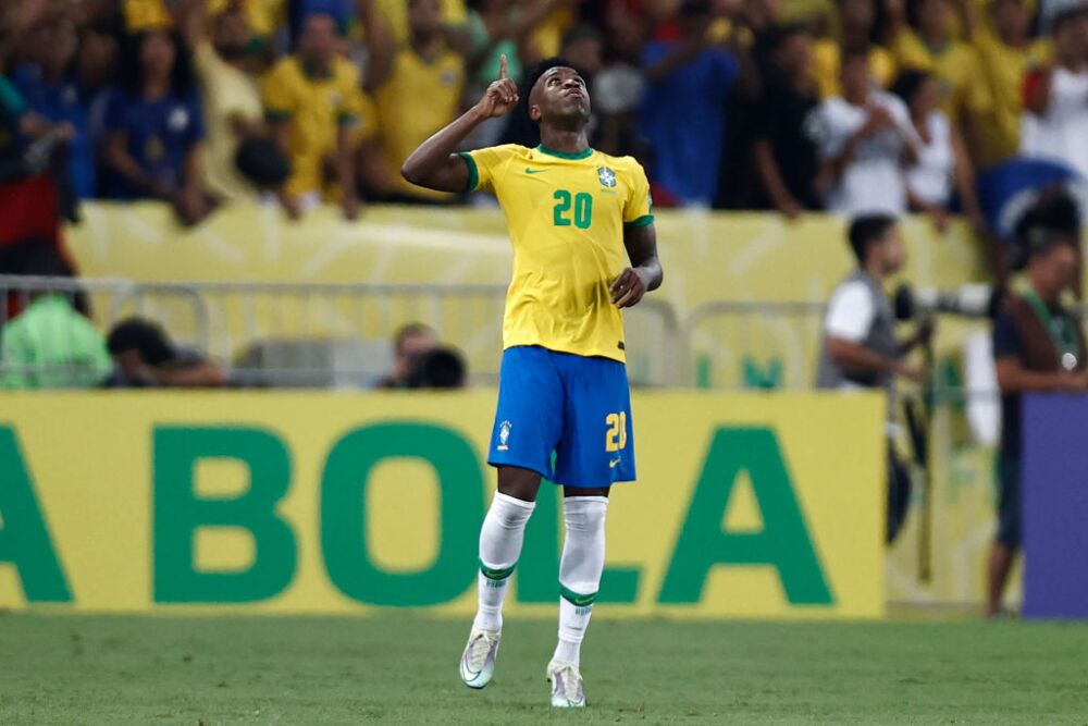 Los 11 jugadores más caros en Catar 1 Los 11 jugadores más caros en Catar Estamos a cuatro días para que comience el Mundial Catar 2022. Es por eso que el portal Transfermarkt publicó un listado con los 11 futbolistas mejor valorados de esta Copa. ¿La sorpresa? No aparecen ni Messi ni Cristiano. Es el fin de la era para el argentino y el portugués. Ahora la lideran jóvenes, casi todos europeos.