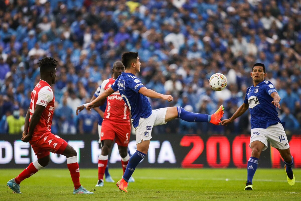 Millos empató ante Santa Fe con tremendo partido en El Campín Ambos equipos capitalinos empezaron con toda, un Millos peligroso y un Santa Fe muy decisivo, algo que desde los primeros minutos se ve en la cancha.