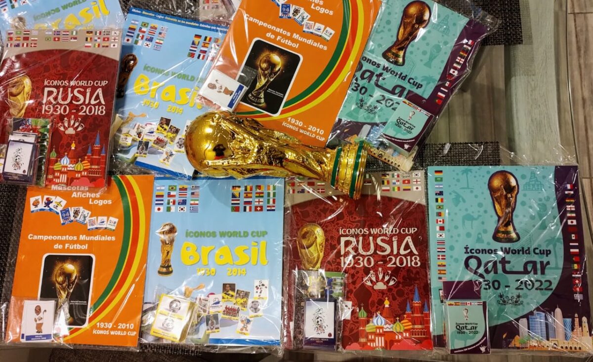 El talentoso bogotano que creó su propio álbum Panini La capital colombiana está llena de talento y gente emprendedora, como es el caso de este bogotano que creó sus propios álbumes de Panini para los aficionados que no pudieron adquirirlo y que además, quieren conocer la historia de todos los mundiales.