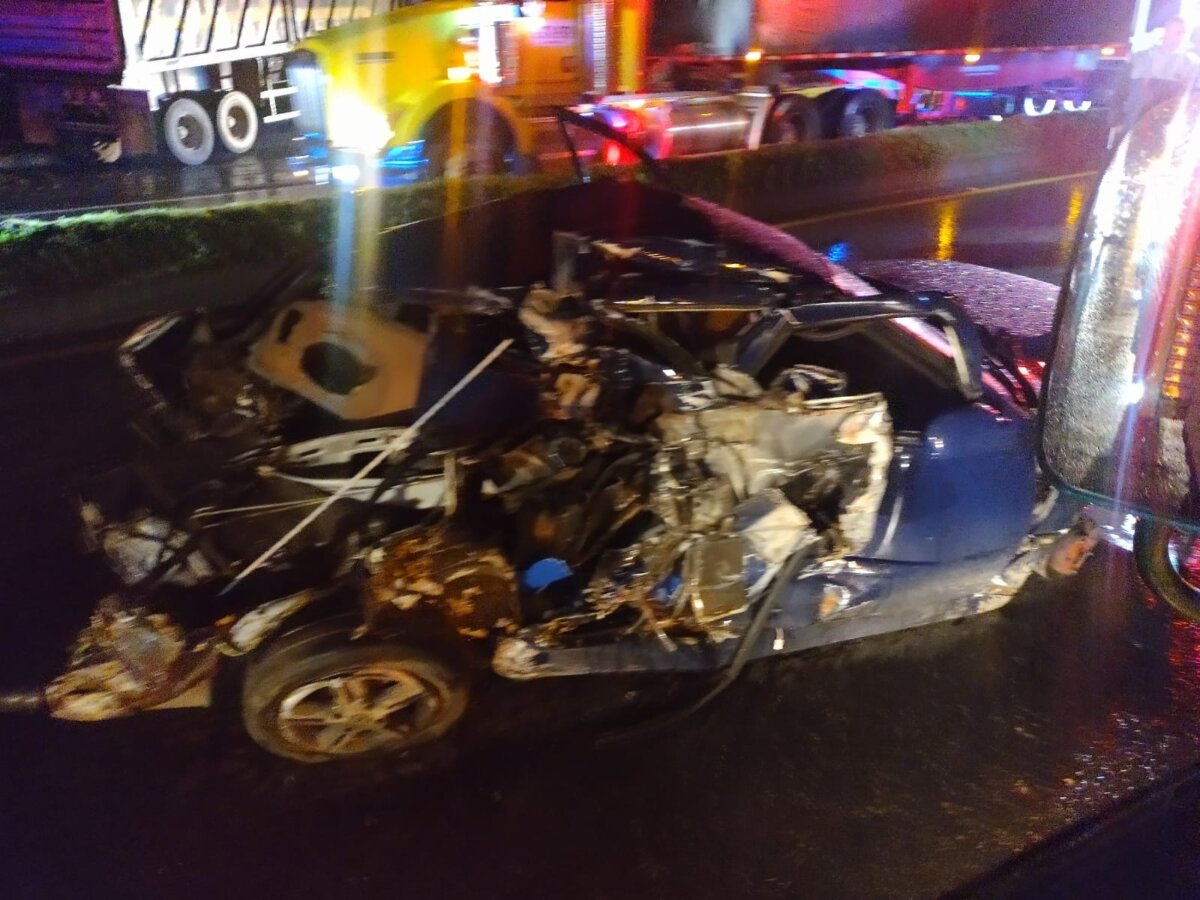 Aparatoso accidente dejó 3 muertos y 2 heridos en peaje al sur de Bogotá 1 Aparatoso accidente dejó 3 muertos y 2 heridos en peaje al sur de Bogotá Con un tremendo trancón se levantaron cientos de ciudadanos que transitan por el peaje de Chusacá, en la vía que conduce de Bogotá a Girardot, pues se registró un aparatoso accidente que involucra 3 vehículos.