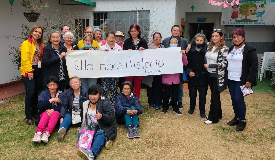 Con 82 años se vuelve una dura en el manejo de las redes sociales 2 Con 82 años se vuelve una dura en el manejo de las redes sociales Rosalba Sierra es un claro ejemplo de que querer es poder, pues con 82 años se graduó del Centro Día de Usaquén de un programa de formación en el uso de redes sociales, un tema que ha tomado bastante popularidad en los últimos años, sobre todo entre los jóvenes.