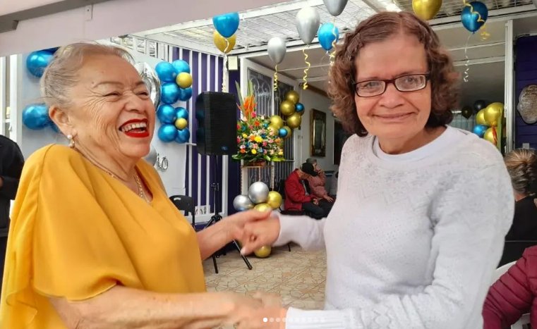 Estos abuelitos buscan recursos para Navidad La idea de poder ayudar al prójimo caló en el padre Juan Manuel Urrego, quien desde el año 2002 constituyó legalmente la Fundación Hogar de Abuelitos Fe y Luz, la cual se encarga de brindarles a un total de 25 adultos mayores, en condición de vulnerabilidad y abandono, los servicios necesarios para que no les falte un techo, las tres comidas diarias, la ropa, el aseo básico y buena compañía.