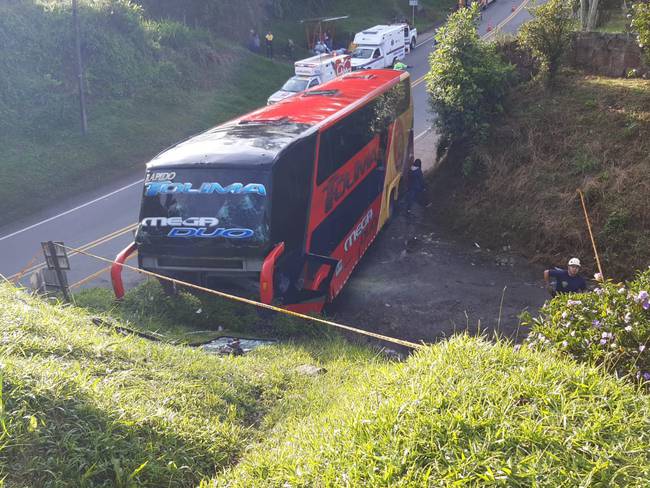 Accidente en la vía Bogotá–Villeta: una persona murió y hay varios heridos En las horas de la madrugada de este sábado se presentó un trágico accidente en la vía Bogotá – Villeta, el cual dejó hasta el momento una persona fallecida y varios heridos.