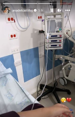 Ana del Castillo preocupó a sus fans por foto en la que sale hospitalizada 1 Ana del Castillo preocupó a sus fans por foto en la que sale hospitalizada En las últimas horas, la cantante vallenata Ana del Castillo preocupó a sus seguidores, pues en su cuenta oficial de Instagram publicó una foto donde aparece hospitalizada y con un catéter en su brazo.