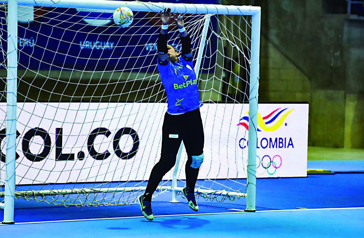Patricia, la arquera de Usme que es campeona mundial 1 Patricia, la arquera de Usme que es campeona mundial “Yo soy de barrio, de Usme, del sector de El Uval, y en la cancha de allá empecé jugando. Hasta que un día me pusieron a tapar porque no fue una portera y hubo cosas en mí que me gustaron; vi que tenía madera para eso. Fue la mejor decisión que tomé en la vida”, le confesó a Q'HUBO la campeona.