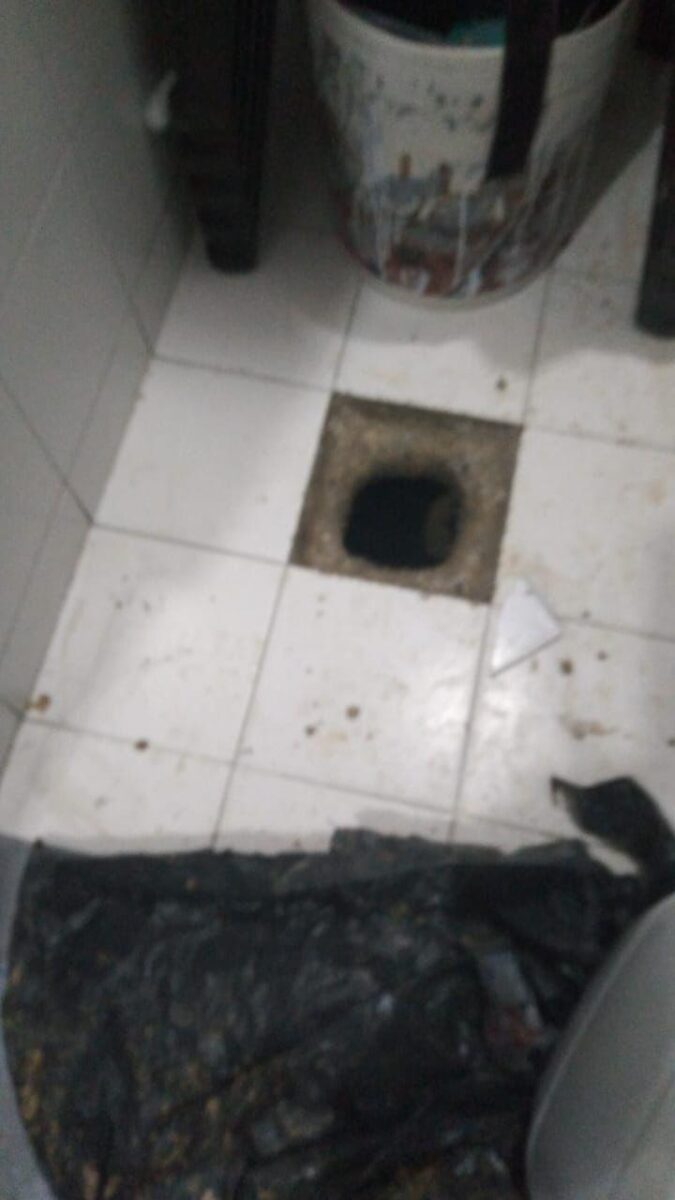 Increíbles hallazgos en pabellón de alta seguridad de La Picota 2 Increíbles hallazgos en pabellón de alta seguridad de La Picota En una inspección realizada por el Inpec en la cárcel la Picota en las últimas horas fue encontrada una caleta y se detectaron irregularidades en la entrada de un abogado estadounidense.