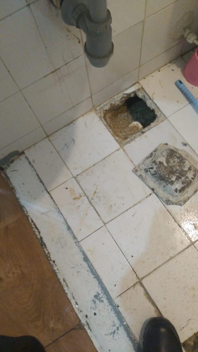 Increíbles hallazgos en pabellón de alta seguridad de La Picota 3 Increíbles hallazgos en pabellón de alta seguridad de La Picota En una inspección realizada por el Inpec en la cárcel la Picota en las últimas horas fue encontrada una caleta y se detectaron irregularidades en la entrada de un abogado estadounidense.