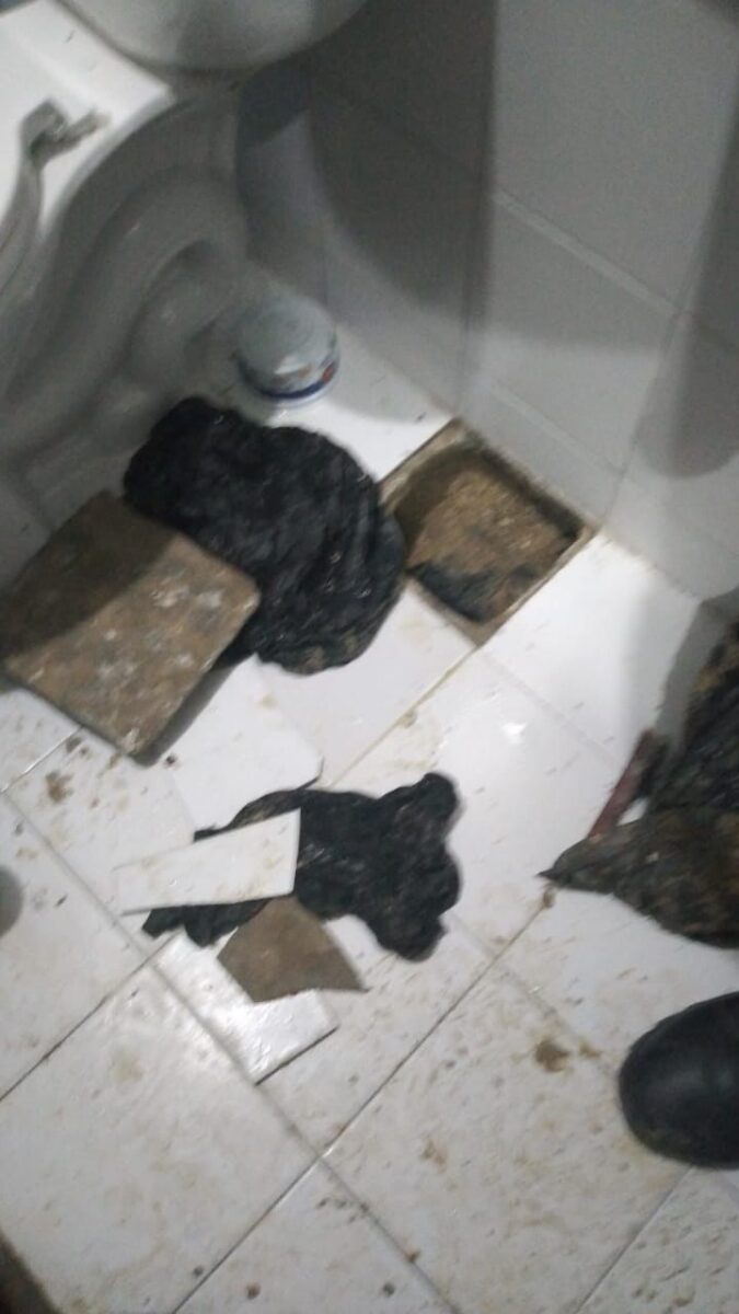 Increíbles hallazgos en pabellón de alta seguridad de La Picota 1 Increíbles hallazgos en pabellón de alta seguridad de La Picota En una inspección realizada por el Inpec en la cárcel la Picota en las últimas horas fue encontrada una caleta y se detectaron irregularidades en la entrada de un abogado estadounidense.