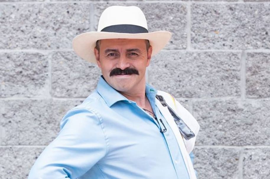 El humorista 'Carroloco' dice que le hicieron brujería: tenía asqueroso elemento en el ombligo 1 El humorista 'Carroloco' dice que le hicieron brujería: tenía asqueroso elemento en el ombligo El humorista de ‘Sábados Felices’ Juan Guillermo Zapata, más conocido como ‘Carroloco’, aseguró durante una entrevista en el programa ‘La Red’, del Canal Caracol, que fue víctima de brujería y reveló la escalofriante experiencia que le tocó vivir.