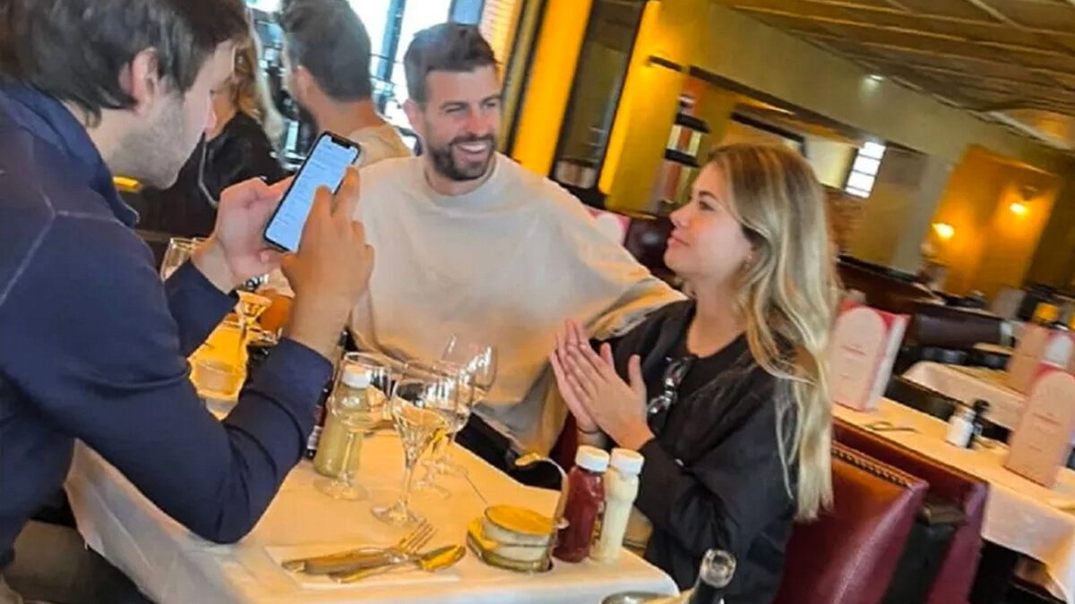 Amiga de Clara Chía reveló qué le vio Piqué a la joven 1 Amiga de Clara Chía reveló qué le vio Piqué a la joven Sin duda una de las noticias que más sorprendió en el mundo de la farándula fue la separación de Gerard Piqué y la cantante Shakira, todo por cuenta de una infidelidad del deportista con una joven llamada Clara Chía.