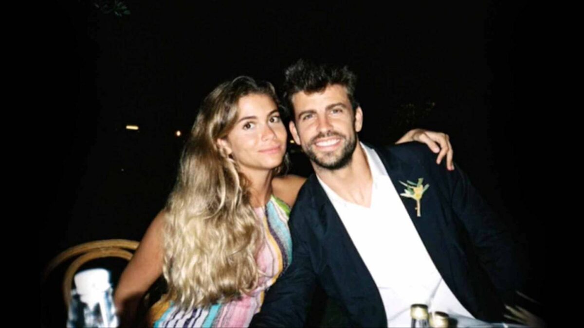 Clara Chía estaría furiosa con decisión de Piqué Shakira y Piqué lograron un acuerdo con respecto al futuro de sus hijos la semana pasada. Tras haber estado cinco meses batallando por definir si la cantante podía o no irse a Miami a vivir con los pequeños Sasha y Milán, por fin el deportista y la barranquillera, decidieron que sí será así.