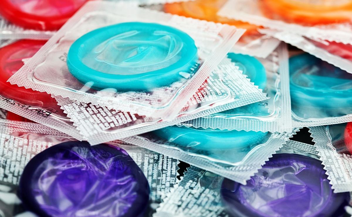 Avanza el proyecto que busca tipificar como delito el retiro del condón en acto sexual 1 Avanza el proyecto que busca tipificar como delito el retiro del condón en acto sexual “La presente ley tiene por objeto tipificar como un delito autónomo los actos que atenten contra la libertad sexual que se realicen durante las relaciones sexuales, sin violencia o intimidación y sin que medie consentimiento, incluyendo la práctica del retiro del condón, preservativo u otra barrera de protección sexual”, expresa el proyecto de ley.