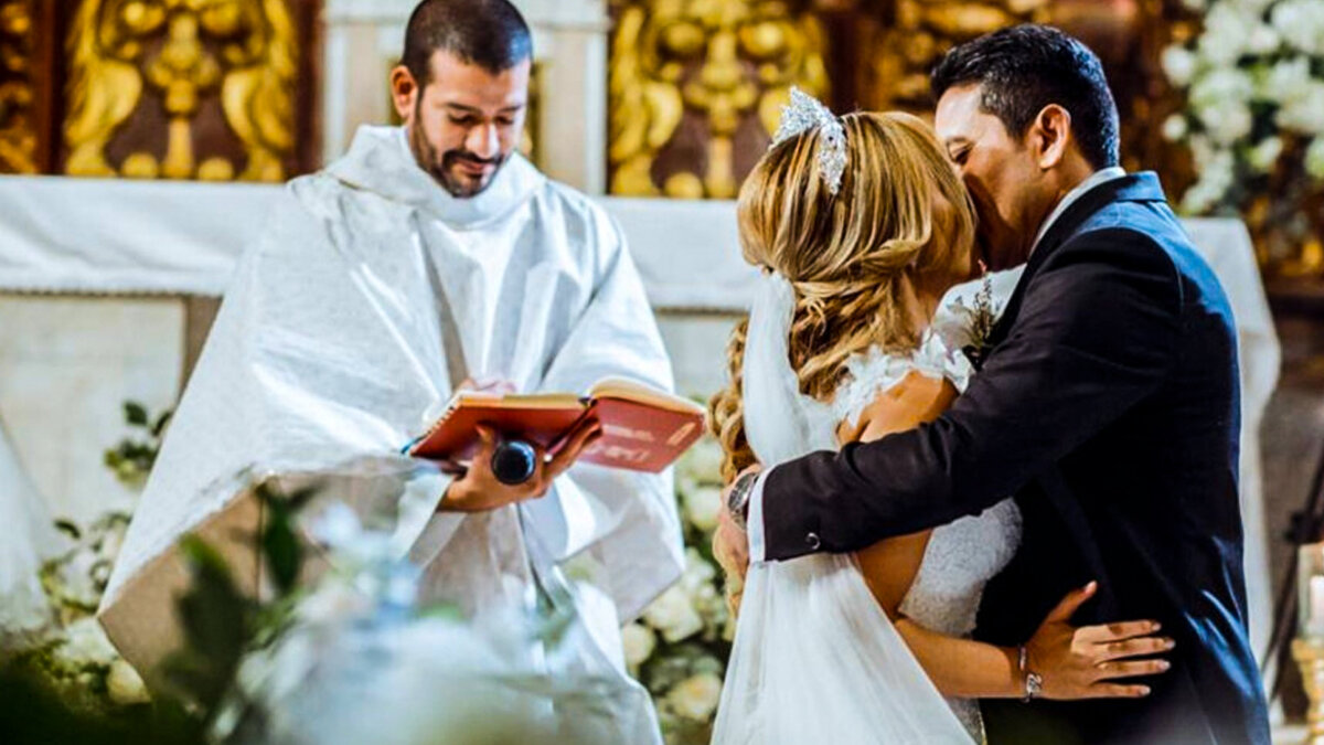 Guarde estos consejos para una boda perfecta Por eso los matrimonios son eventos muy cuidados y que todo salga bien depende básicamente de estar muy atento a los detalles y dejar todo organizado previamente al gran evento, para poder disfrutar de esas anheladas horas de festejo.&nbsp;