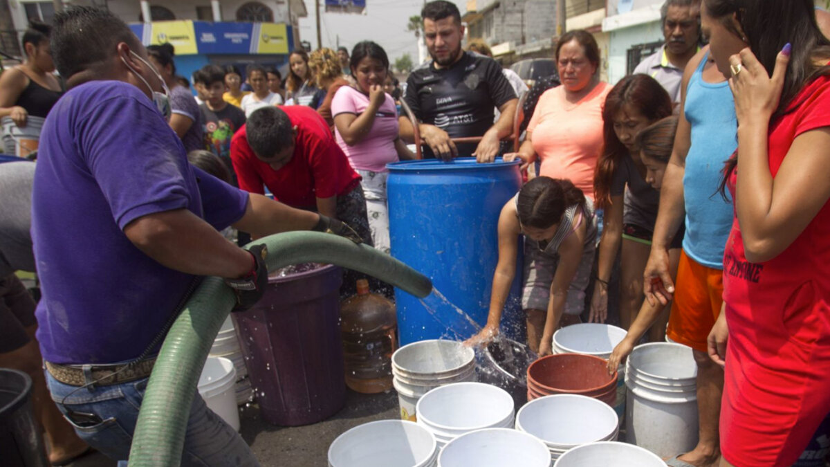 Los cortes de agua para este viernes 3 Los cortes de agua para este viernes La empresa de Acueducto de Bogotá informó que para este viernes 11 de noviembre se harán obras de reparación en las redes de distribución de algunos sectores de la ciudad, con el fin de minimizar afectaciones por daños mayores en las tuberías o en los accesorios de suministro de agua.