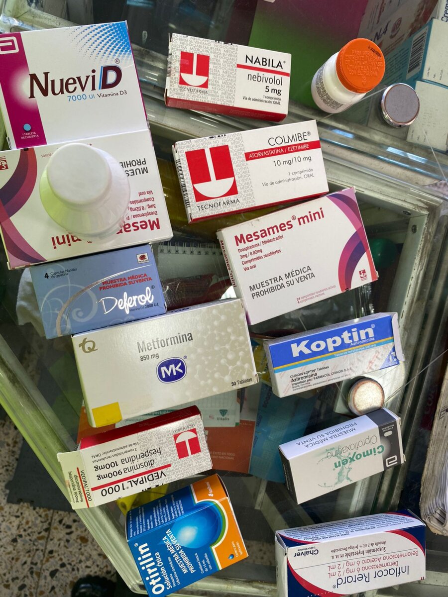 Autoridades incautaron 3.892 medicamentos adulterados en Bogotá 2 Autoridades incautaron 3.892 medicamentos adulterados en Bogotá En las últimas horas, mediante operativos adelantados por la Policía Metropolitana de Bogotá en las localidades de Bosa y Kennedy a establecimientos de comercialización de medicamentos, se hizo la incautación de un gran número de estos productos tras encontrar irregularidades.