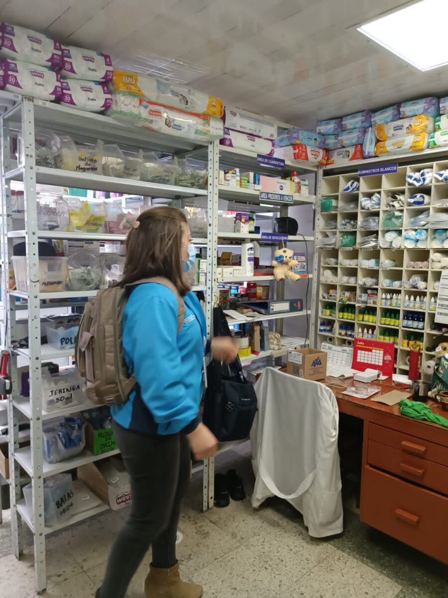 Autoridades incautaron 3.892 medicamentos adulterados en Bogotá 1 Autoridades incautaron 3.892 medicamentos adulterados en Bogotá En las últimas horas, mediante operativos adelantados por la Policía Metropolitana de Bogotá en las localidades de Bosa y Kennedy a establecimientos de comercialización de medicamentos, se hizo la incautación de un gran número de estos productos tras encontrar irregularidades.