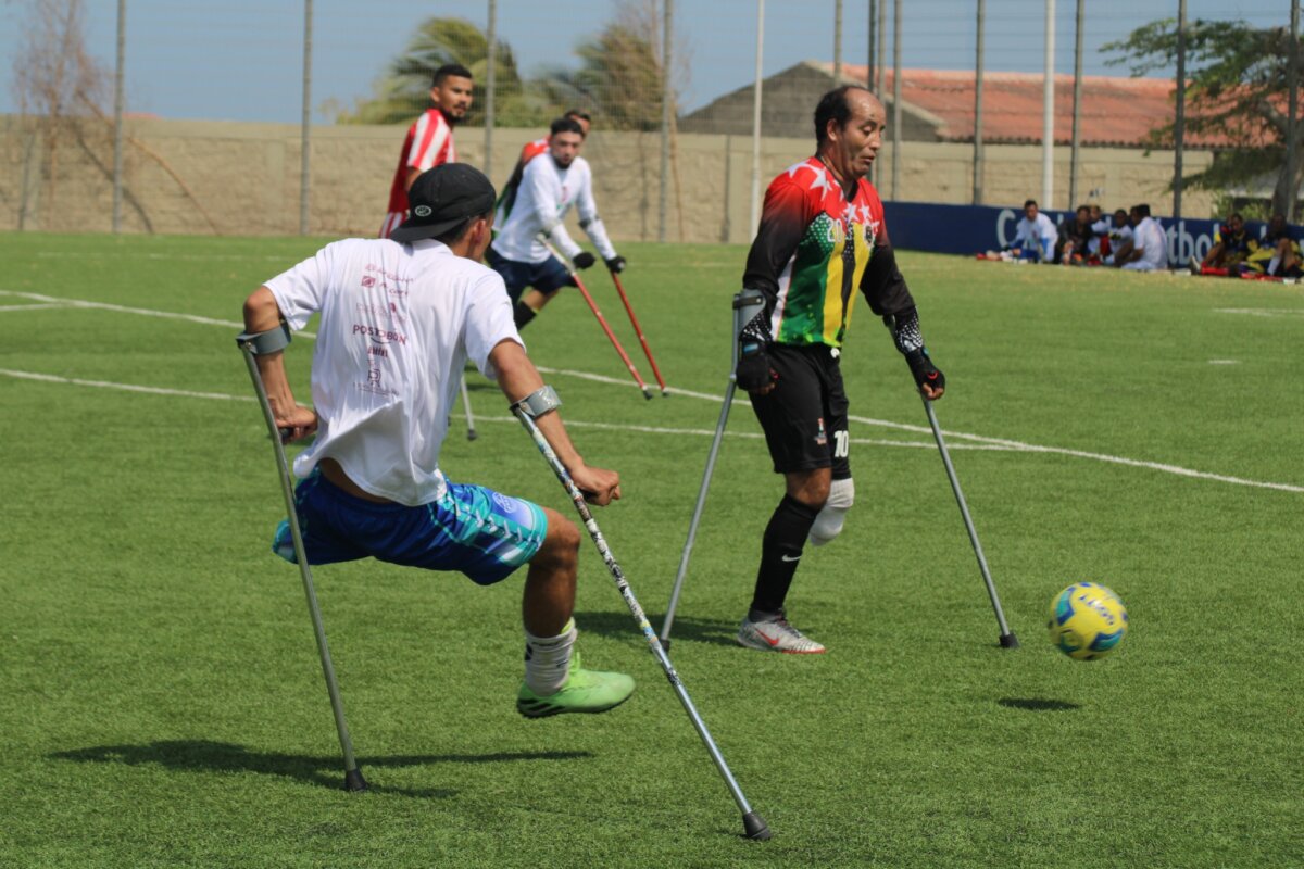 Los ‘Gladiadores’ del fútbol de Kennedy 1 Los ‘Gladiadores’ del fútbol de Kennedy Este club de fútbol se encuentra ubicado en la localidad de Kennedy, en la cancha sintética Américas Occidental, donde realizan los diferentes entrenamientos con las personas con discapacidad.